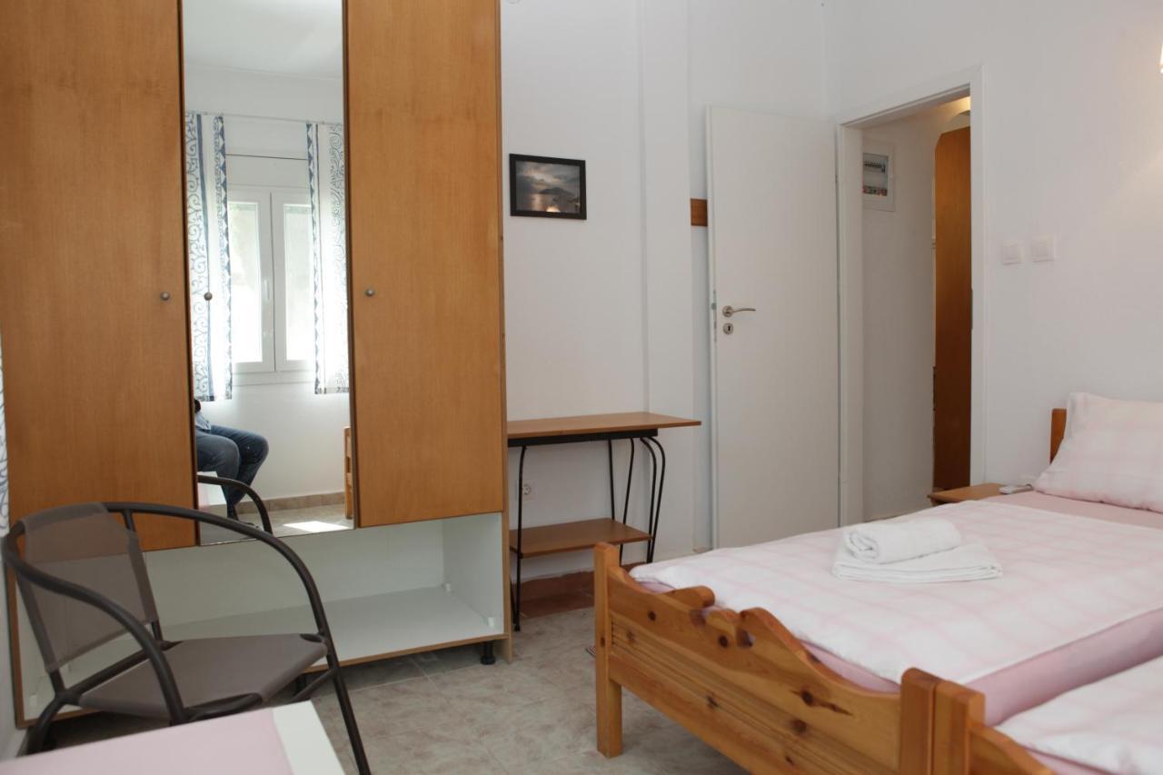 O Pyrgos Accommodations Panormos  外观 照片