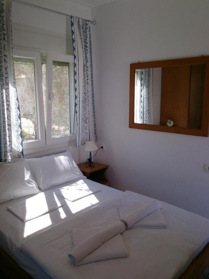 O Pyrgos Accommodations Panormos  外观 照片