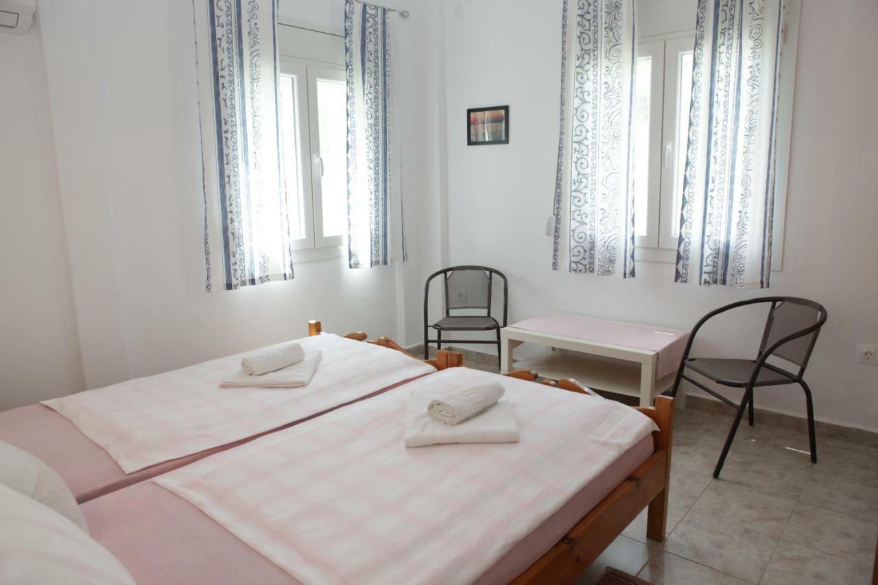 O Pyrgos Accommodations Panormos  外观 照片