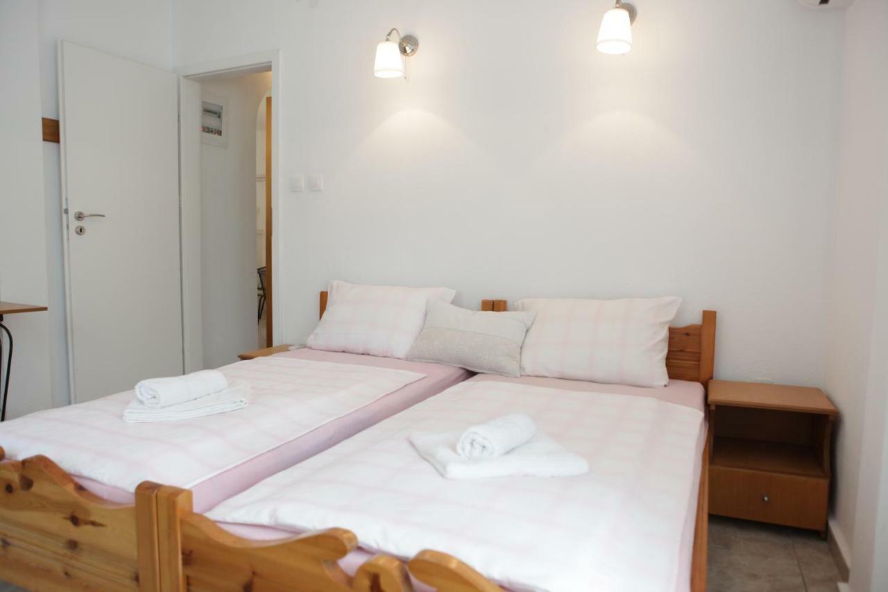 O Pyrgos Accommodations Panormos  外观 照片