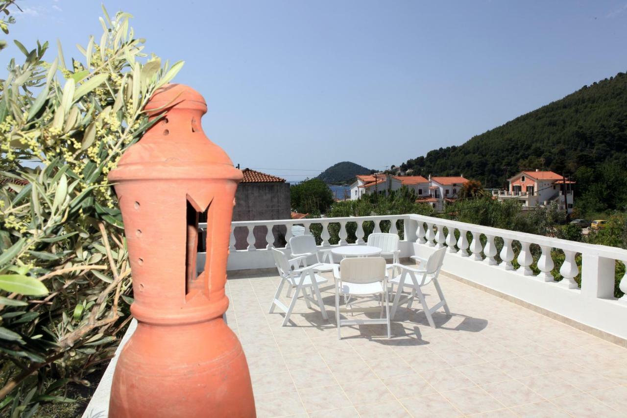 O Pyrgos Accommodations Panormos  外观 照片